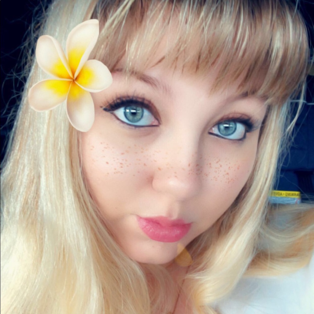 Meet your Posher, Camelia